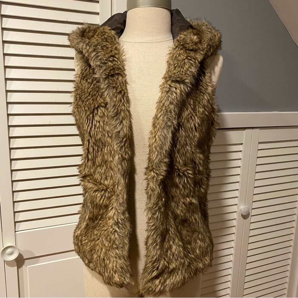 Hollister Faux Fur Vest (XS)